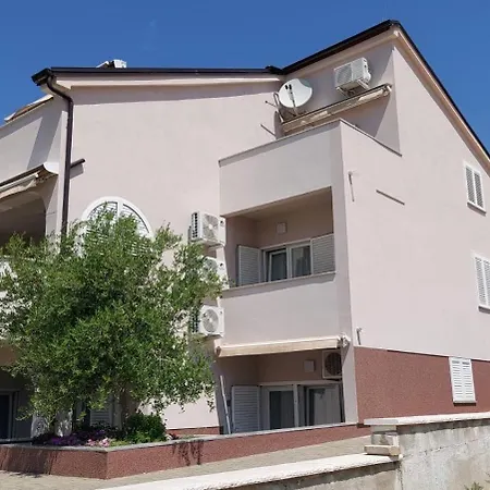 Pirun Apartment *